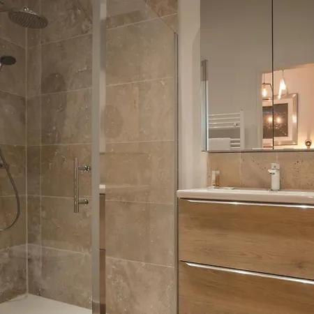 Les Lys D'or Avec Jacuzzi *